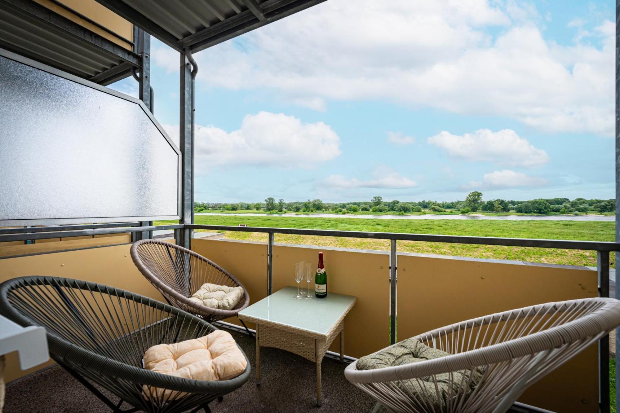 Zauberhafte Ferienwohnung In Barby Balkon Mit Elbblick Am Elbe-Saaleradweg Екстер'єр фото